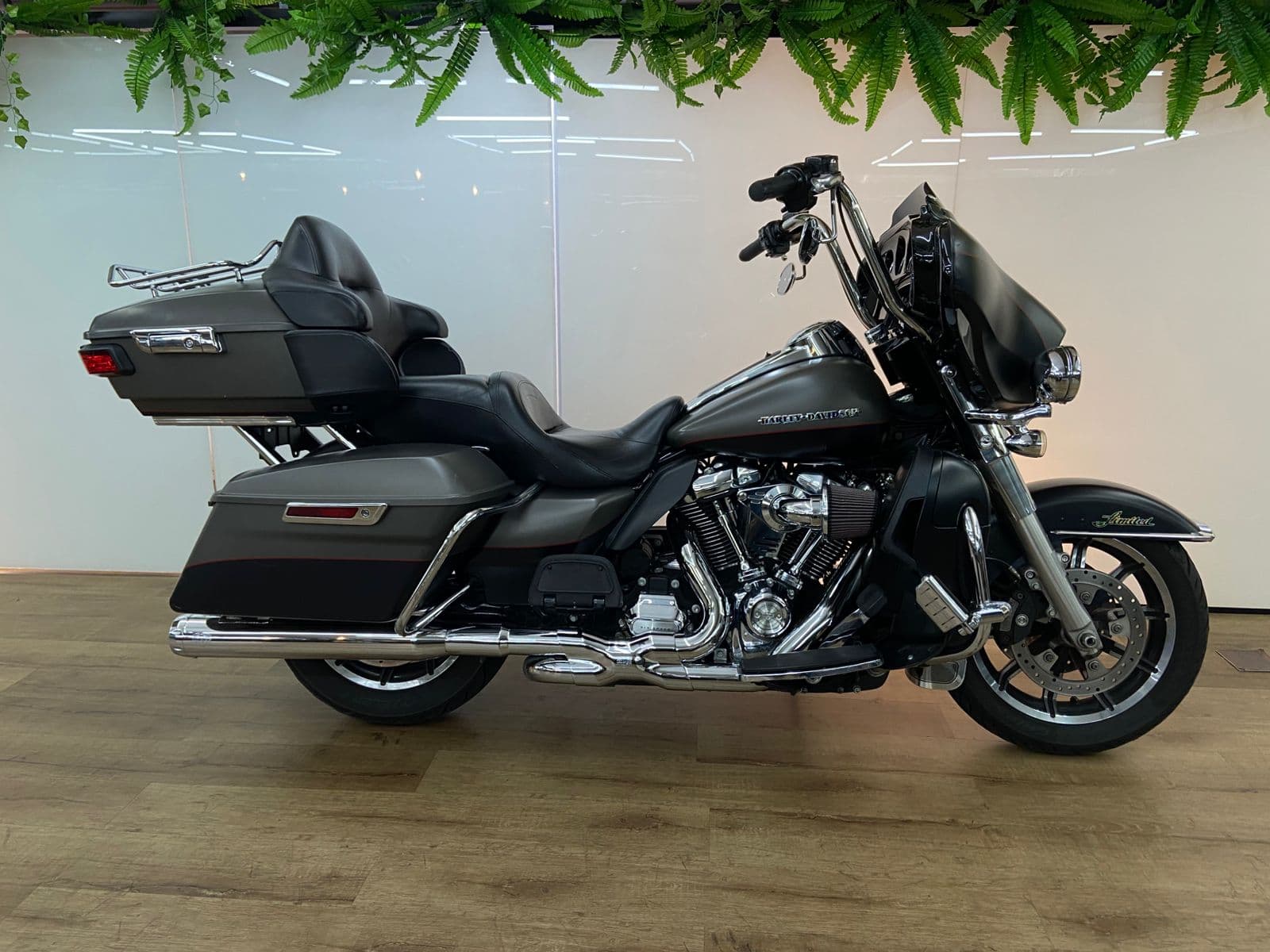 HARLEY-DAVIDSON ELECTRA GLIDE ULTRA LIMITED FLHTK — foto 1 de 7